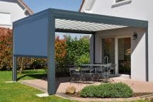 Pergola maison en aluminium gris - Côté Fenêtres